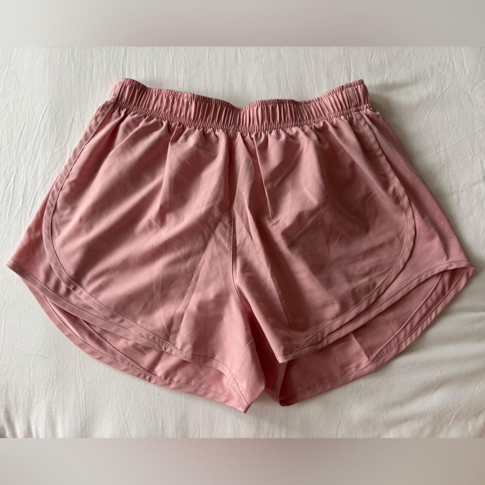 PRE-OWNED Nike Women's Athletic Shorts in Soft Pink | M